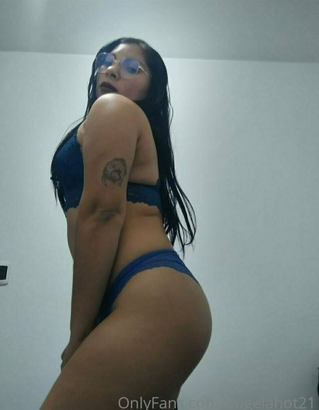 Nacktes geleaktes OnlyFans-Foto von Angelahot21