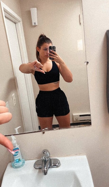 Nacktes geleaktes OnlyFans-Foto von Nikki Woods