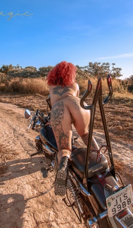 Nacktes geleaktes OnlyFans-Foto von Varias Em Um