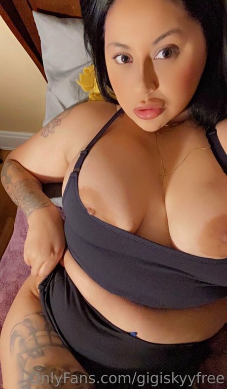 Nacktes geleaktes OnlyFans-Foto von Gigiskyyfree