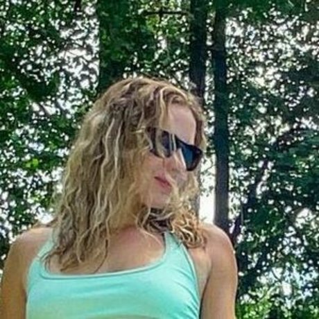 Nacktes geleaktes OnlyFans-Foto von Emilythankyounext