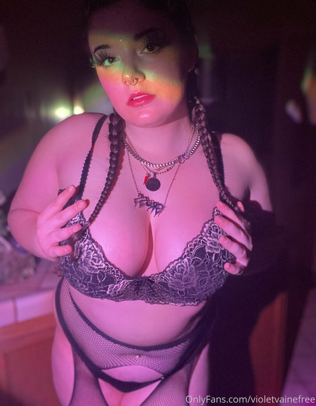 Nacktes geleaktes OnlyFans-Foto von Violetvainefree