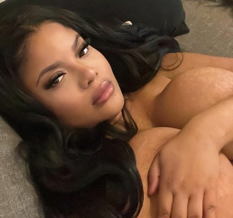 Nacktes geleaktes OnlyFans-Foto von Gabrielle Logan