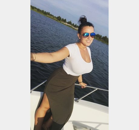 Nacktes geleaktes OnlyFans-Foto von Lizzy Maguire