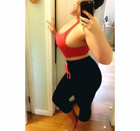 Nacktes geleaktes OnlyFans-Foto von Lizzy Maguire