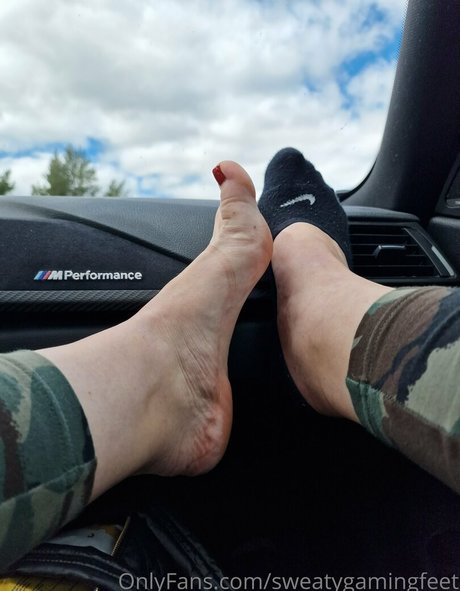 Sweatygamingfeet