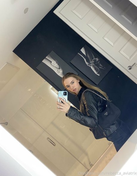 Nacktes geleaktes OnlyFans-Foto von Beccaaviatrix