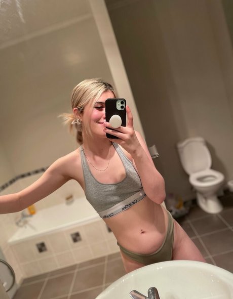 Nacktes geleaktes OnlyFans-Foto von Pearl420lite