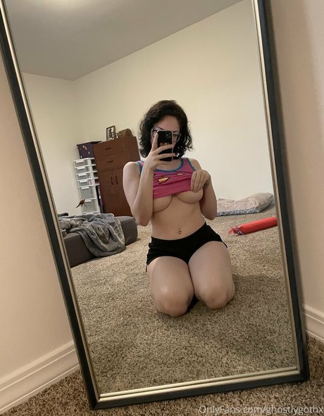 Nacktes geleaktes OnlyFans-Foto von Ghostlygothx