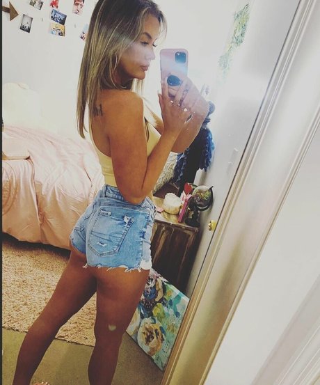 Nacktes geleaktes OnlyFans-Foto von Mommaraex3