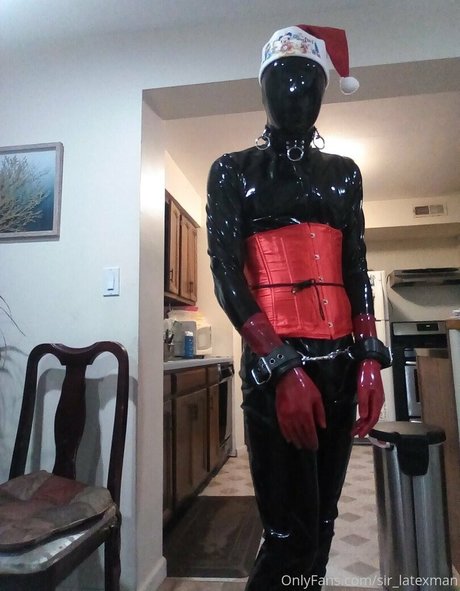 Nacktes geleaktes OnlyFans-Foto von Sirlatexman