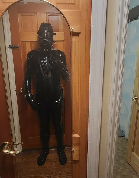 Nacktes geleaktes OnlyFans-Foto von Sirlatexman