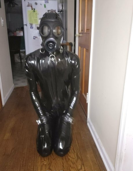 Nacktes geleaktes OnlyFans-Foto von Sirlatexman