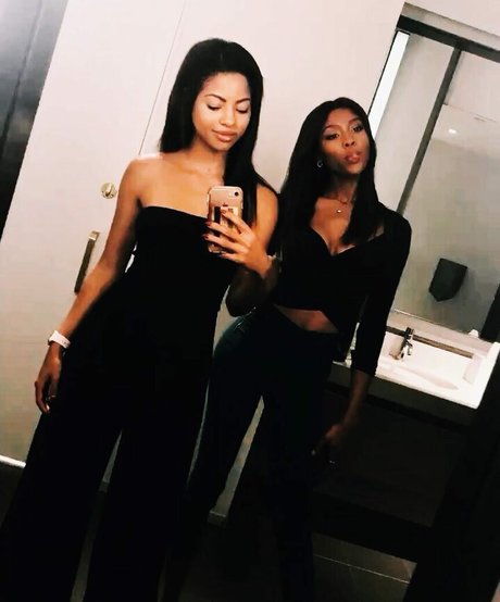 Nacktes geleaktes OnlyFans-Foto von Camille Hyde