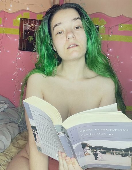 Nacktes geleaktes OnlyFans-Foto von Pixxxiebelle