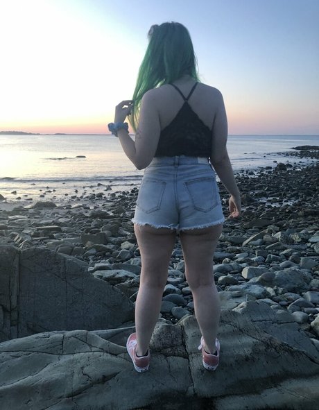Nacktes geleaktes OnlyFans-Foto von Pixxxiebelle