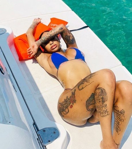 Nacktes geleaktes OnlyFans-Foto von Flyyytattedsky