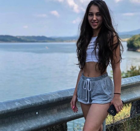 Nacktes geleaktes OnlyFans-Foto von Mates Madalina