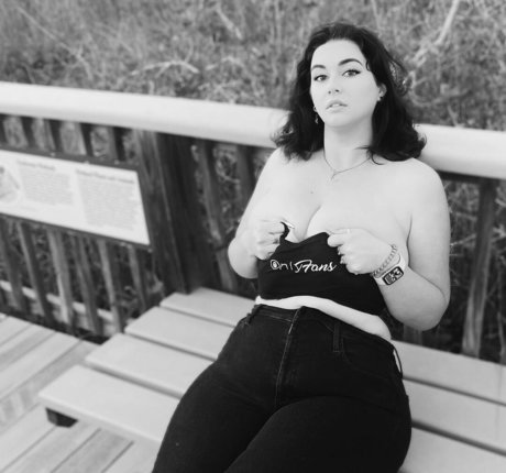 Nacktes geleaktes OnlyFans-Foto von Nova Reilly