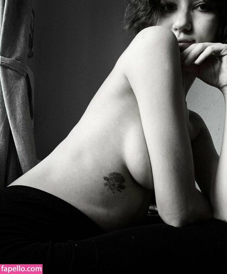 Nacktes geleaktes OnlyFans-Foto von Adorable Dina