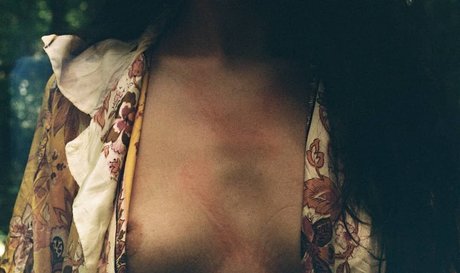 Nacktes geleaktes OnlyFans-Foto von Naissance