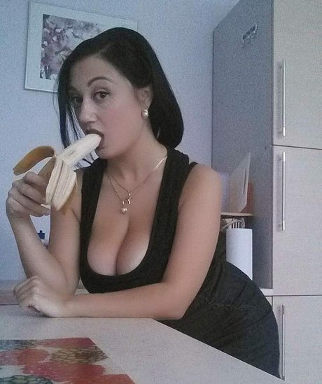 Nacktes geleaktes OnlyFans-Foto von Leka Galkinstein