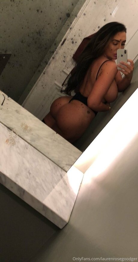 Nacktes geleaktes OnlyFans-Foto von Lauren Rose Goodger