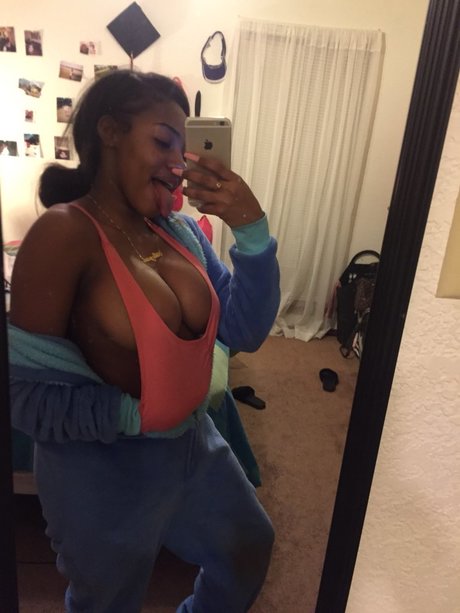 Nacktes geleaktes OnlyFans-Foto von Og Leah Swanky