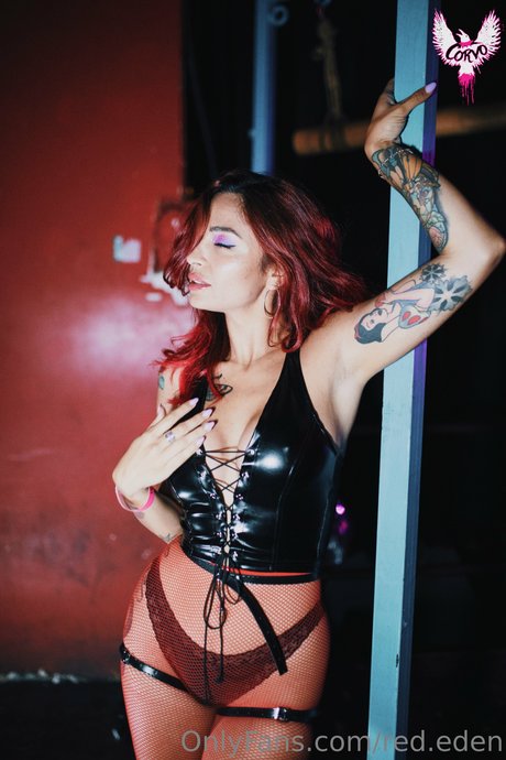 Nacktes geleaktes OnlyFans-Foto von Queen Red