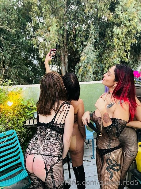 Nacktes geleaktes OnlyFans-Foto von Queen Red