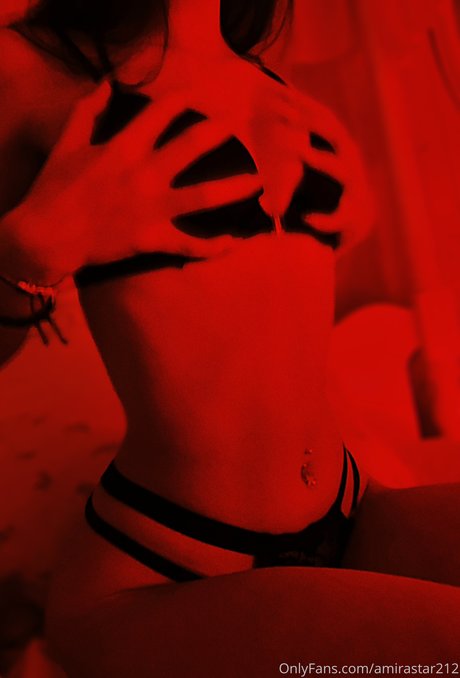 Nacktes geleaktes OnlyFans-Foto von Amira Maroulis