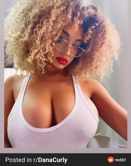 Nacktes geleaktes OnlyFans-Foto von Dana Curly