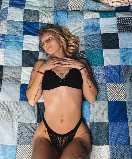 Nacktes geleaktes OnlyFans-Foto von Lealy47
