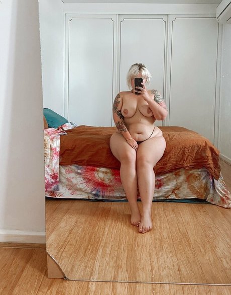 Nacktes geleaktes OnlyFans-Foto von Tallulah Moon