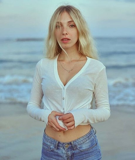 Nacktes geleaktes OnlyFans-Foto von Tiny Miny Mo