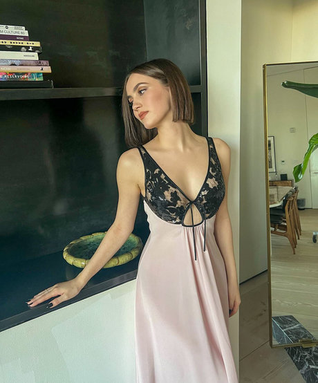 Nacktes geleaktes OnlyFans-Foto von Maude Apatow
