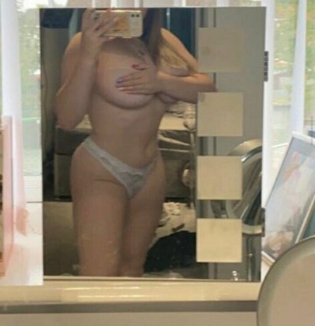 Nacktes geleaktes OnlyFans-Foto von Ellieharp3r