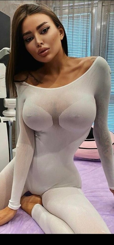 Nacktes geleaktes OnlyFans-Foto von Alena Omovich