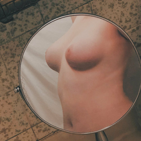 Nacktes geleaktes OnlyFans-Foto von Emma Parker