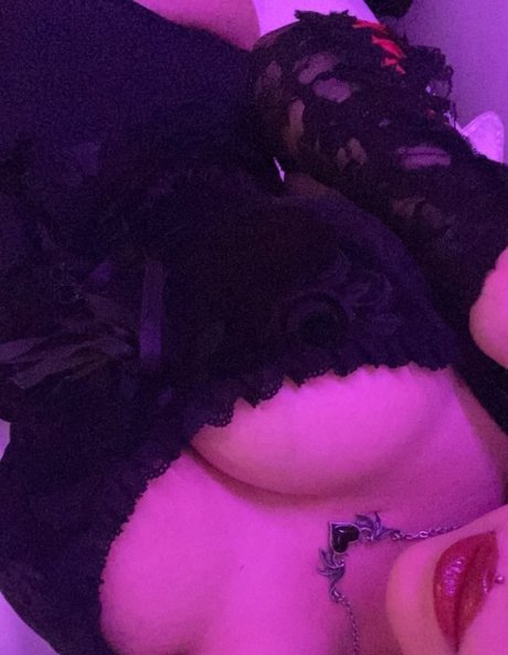 Nacktes geleaktes OnlyFans-Foto von No9mi