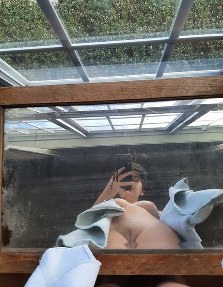 Nacktes geleaktes OnlyFans-Foto von Lousyonie