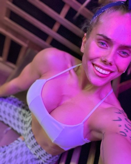 Nacktes geleaktes OnlyFans-Foto von Mel With The Dreads
