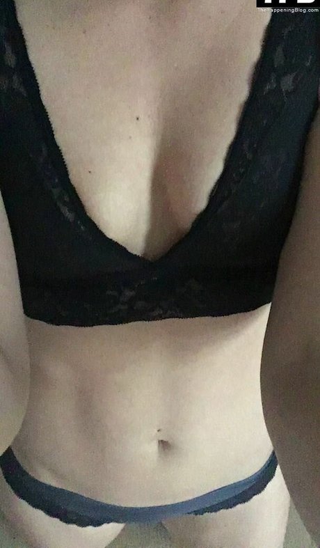 Nacktes geleaktes OnlyFans-Foto von Claire Hutchings