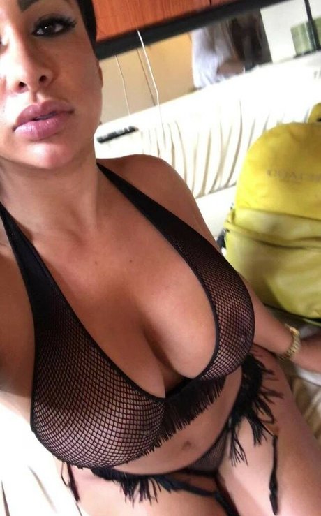 Nacktes geleaktes OnlyFans-Foto von Colombian Baddie