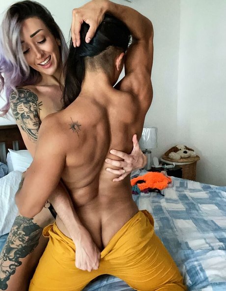 Elikfitcouplegirls