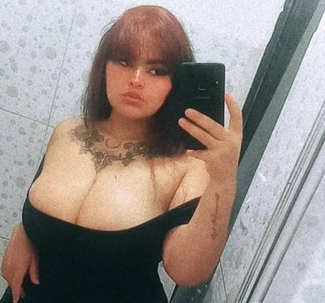 Nacktes geleaktes OnlyFans-Foto von Titiatsunade0