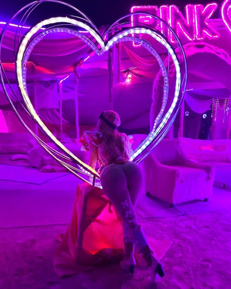 Demi Rose