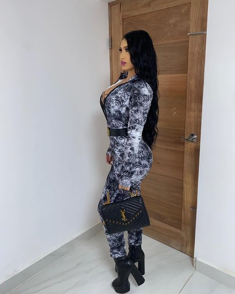 Colombiana Bombshell Mel