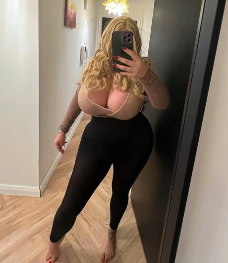 Nacktes geleaktes OnlyFans-Foto von Maisy