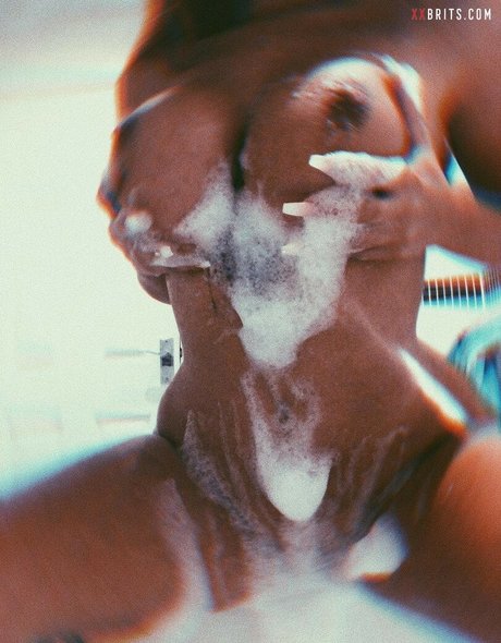 Nacktes geleaktes OnlyFans-Foto von Chloe Elizabeth